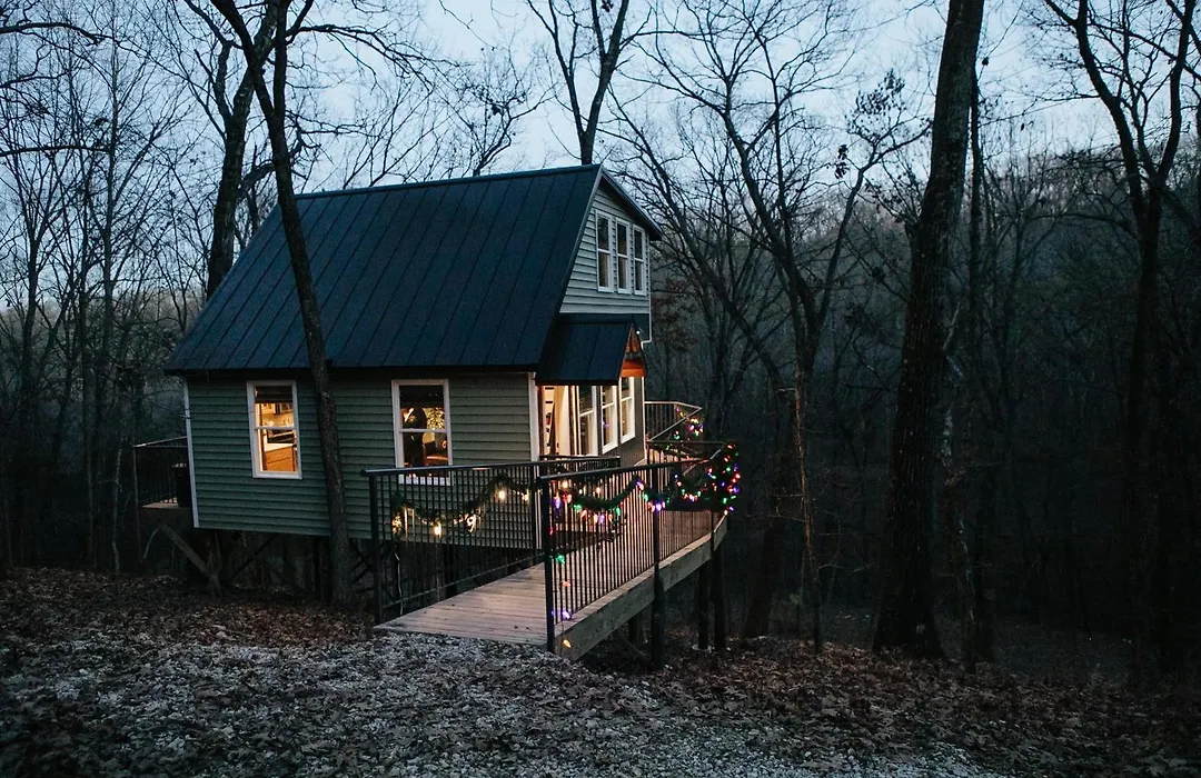 Secluded Treehouse In The Woods - Tree Hugger Hideaway-1